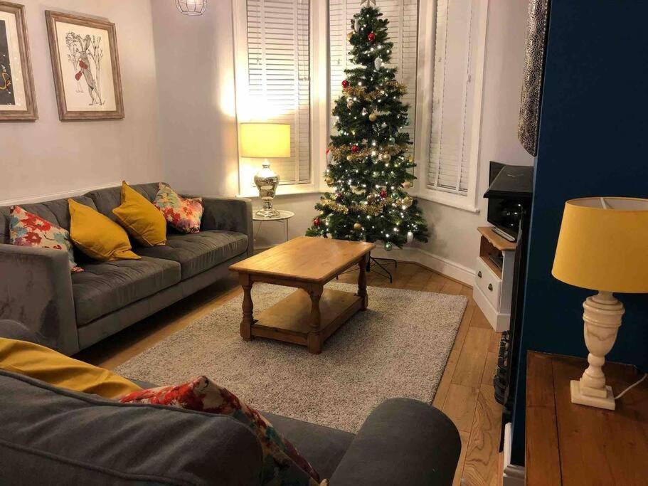 Gloucester Rd 2 Mins Away - Fab, New, Trendy House Bristol Exteriör bild