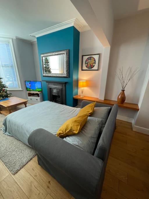 Gloucester Rd 2 Mins Away - Fab, New, Trendy House Bristol Exteriör bild