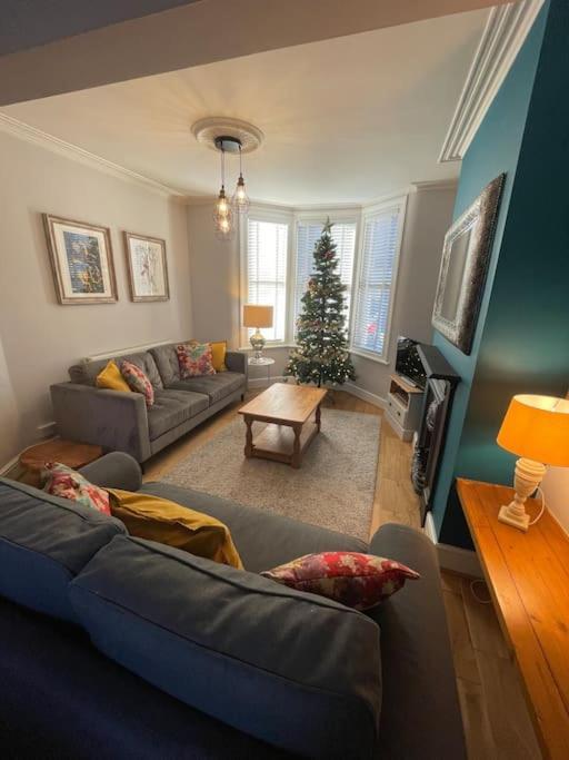 Gloucester Rd 2 Mins Away - Fab, New, Trendy House Bristol Exteriör bild