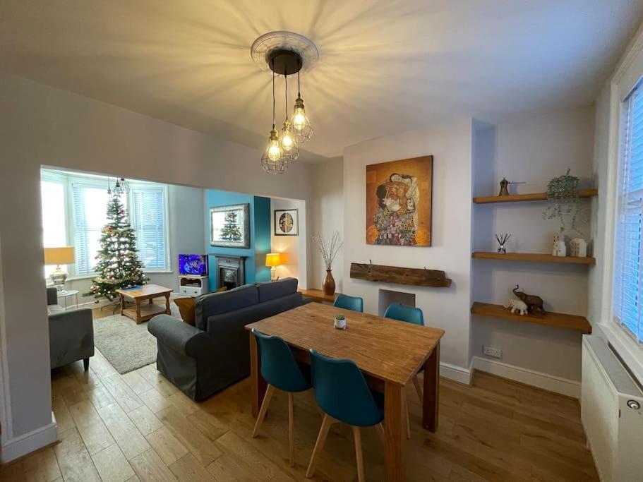 Gloucester Rd 2 Mins Away - Fab, New, Trendy House Bristol Exteriör bild