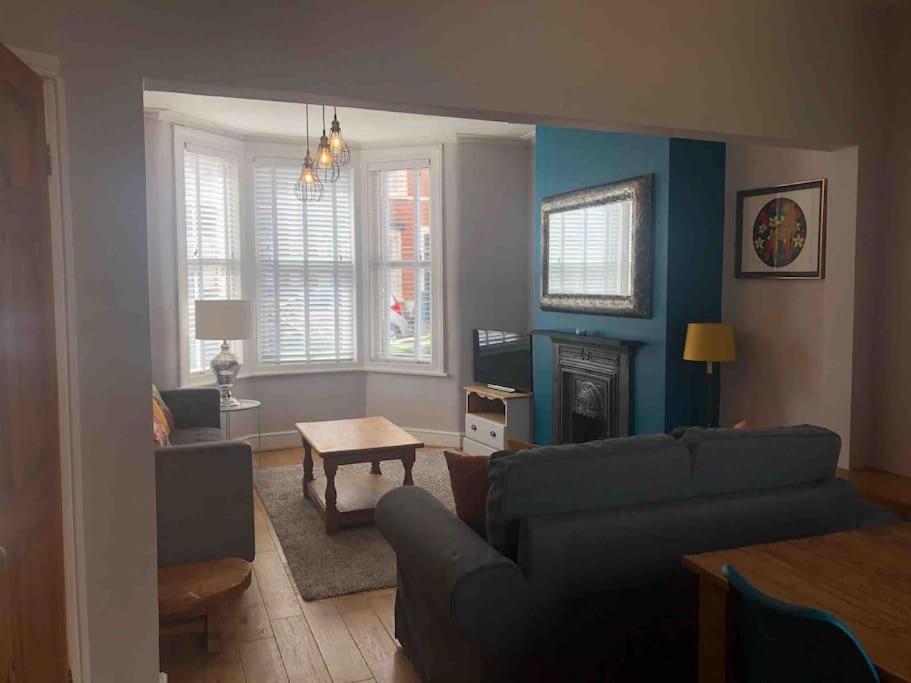Gloucester Rd 2 Mins Away - Fab, New, Trendy House Bristol Exteriör bild